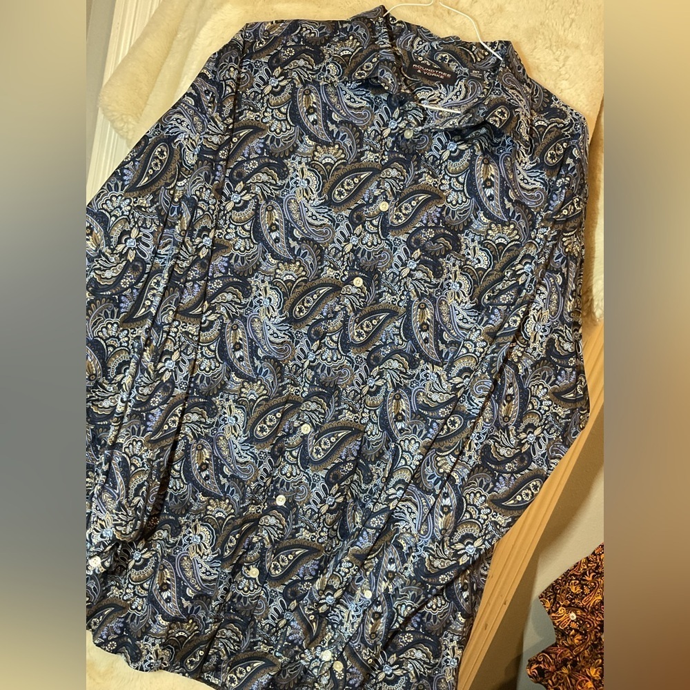 Roundtree & Yorke Blue Paisley Button Down Shirt - Picture 2 of 6